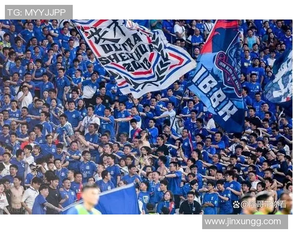 足球明星齐聚赛场激情四溢引发球迷热潮盛况空前